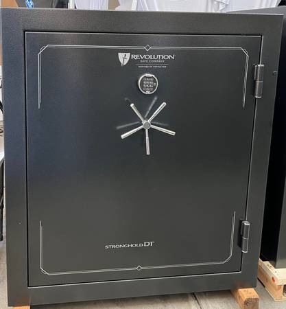 Revolution Safe - Stronghold DT Plus - By Pendleton Safe
