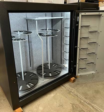 Revolution Safe - Stronghold DT Plus - By Pendleton Safe