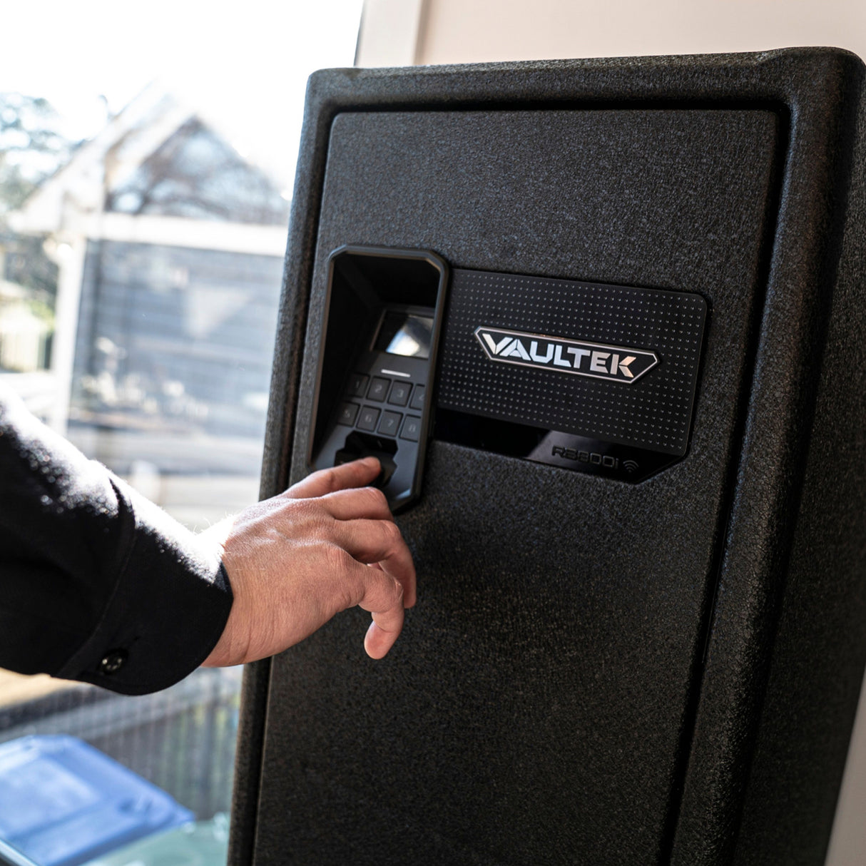 Vaultek - NRS800i__ViSN Wi-Fi Biometric Smart Rifle Safe - RS Series