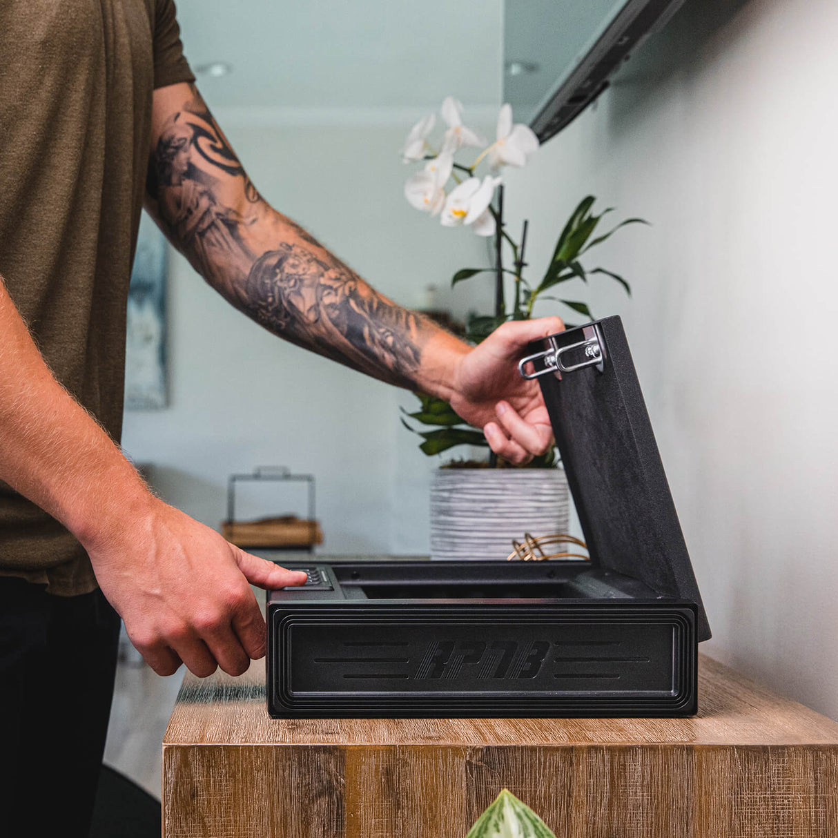 RPNB - RP2005 - Biometric Gun Safe with Interior LED Light